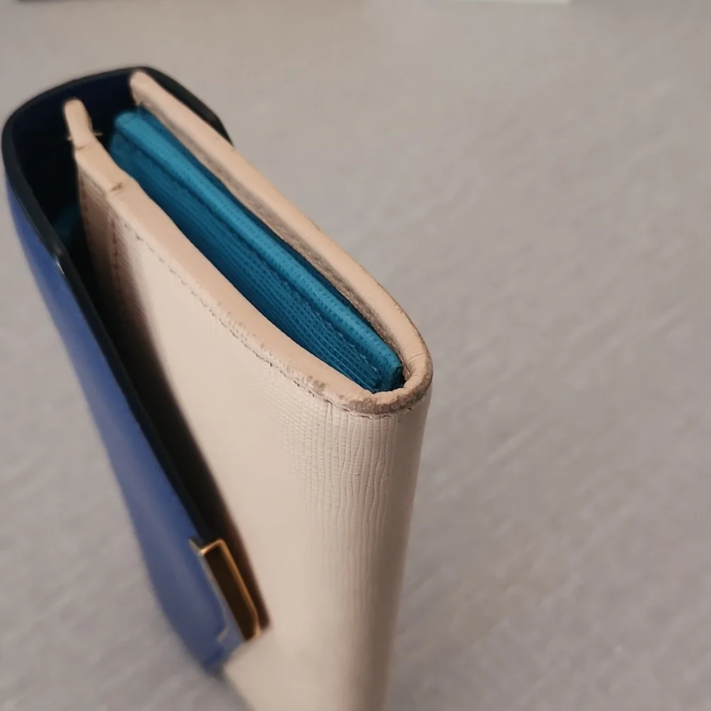 Fendi Contintental Leather Wallet W/Box And Cards - Picture 14 of 16